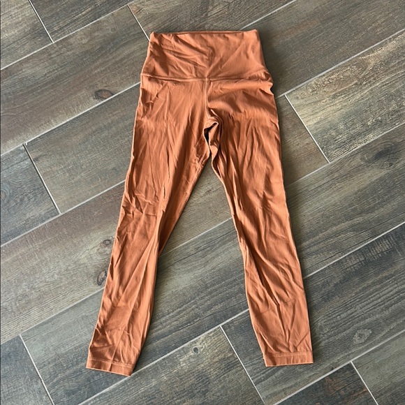 Lululemon Women’s ribbed aligns - Picture 1 of 3